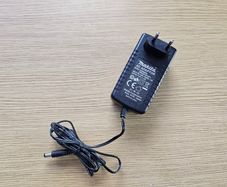 Original Makita 15v 2.5 amp power supply adapter charger for fan
