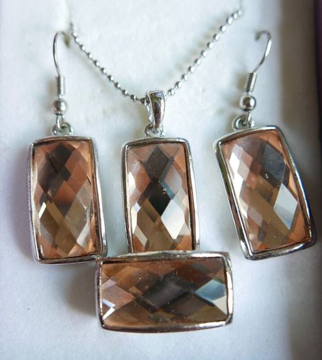 18K Gold Plated Jewellery Set - Necklace, Earrings and Ring