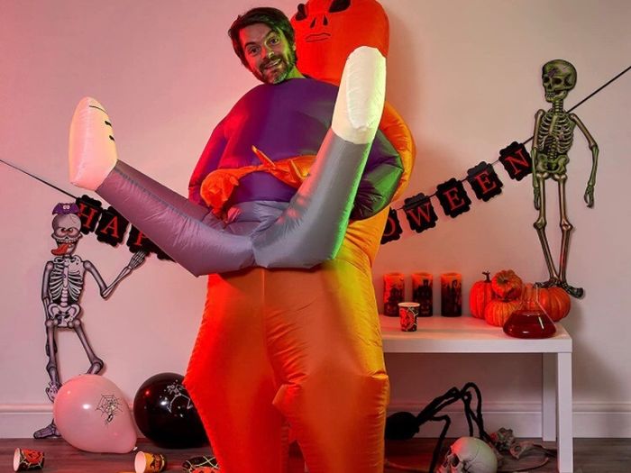 Carry Me Alien Inflatable Adult Costume, Funny Scary Blow Up Fancy Dress Suit for Halloween Party - Easy to Inflate and Deflate (FREE POSTAGE)