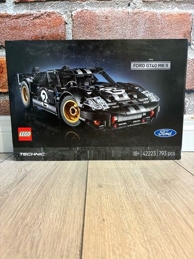 Lego Technic 42223 1966 Ford GT40 MKII Race Car Brand New Sealed