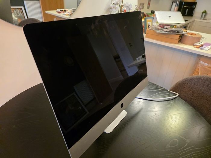 Apple iMac 27" 5K Retina 2020 68GB RAM / 3.1GHz 6-Core i5 / Radeon Pro 5300