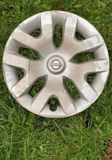 Nissan leaf hub caps x 2