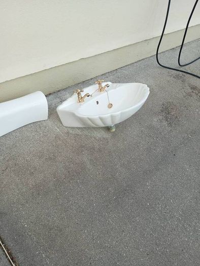 Bathroom sink