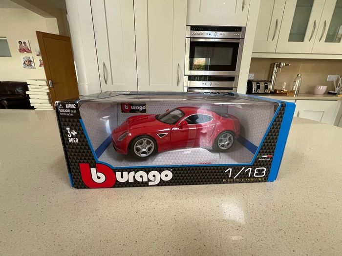Alfa Romeo 8C Competizione 1/18 Burago Rare