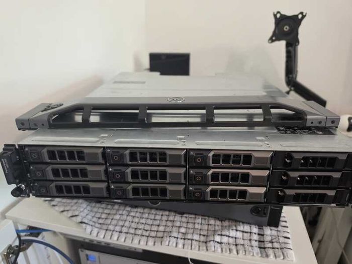 Dell Powervault MD1200 storage shelf