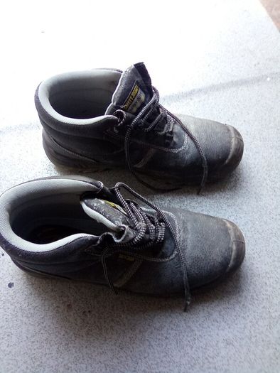Size.  12. Steel. Toe. Cap.  Boots