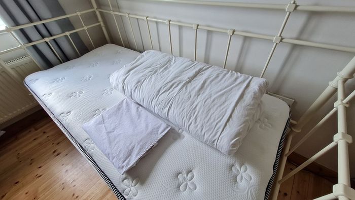 Single bed with mattress