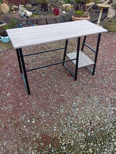 lovely desk ...have second shelf aswell just never used it