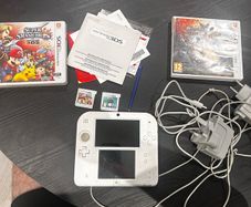 Nintendo 2DS Bundle + Smash Bros + Monster Hunter Generations + 2 Chargers