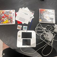 Nintendo 2DS Bundle + Smash Bros + Monster Hunter Generations + 2 Chargers