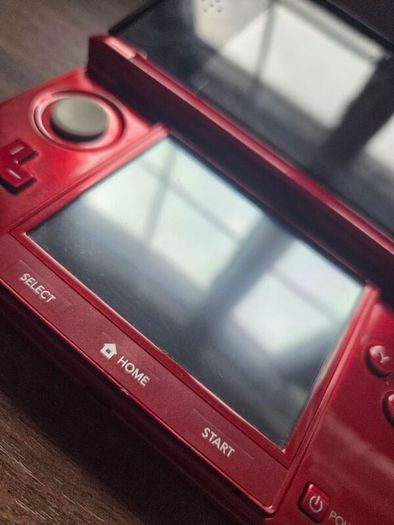 Nintendo 3DS in metallic red