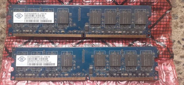 Computer Memory- 1Gb PC2-5300