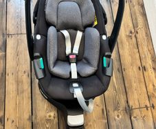 Maxi Cosy Pebble 360 with Base