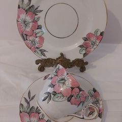 Fabulous Vintage Rare Patterned Royal Stafford Bone China Hand-Painted and Hand-Gilded Trio in a Stunning Pink Hibiscus Pattern, Pattern number 8239, Mint/Cabinet Condition