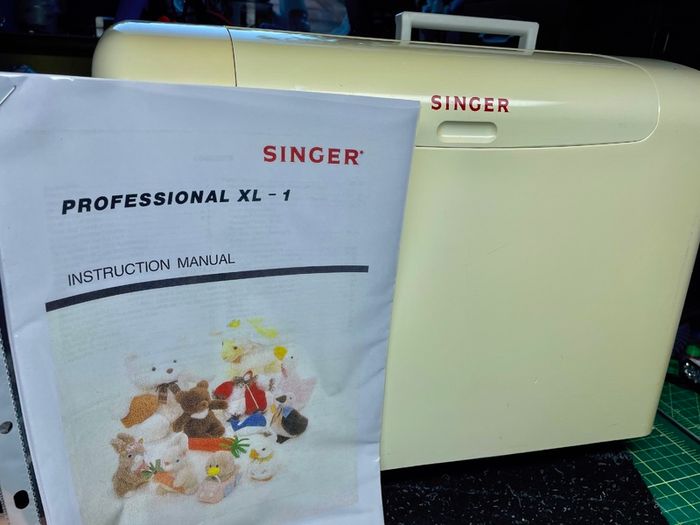 Singer (Made by Juki) Professional XL-10/CXL/Futura 6000 Sewing and Embroidery Machine - Serviced - Very high quality machine!
