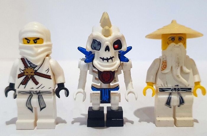Lego Ninjago 2504: Spinjitzu Dojo (2011) 100% Complete (NO BOX OR CARDS)