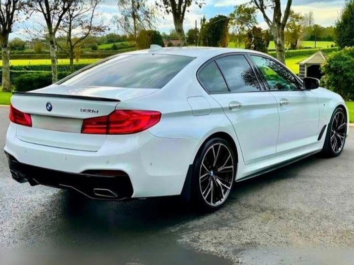 For Bmw G30 G31 5 Series Full Body Kit Gloss Black Front Lip Diffuser Spoiler M Sport 2017- 2021