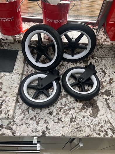Bugaboo donkey rear wheels in swords