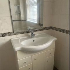 bathroom vanity sink and mirror
