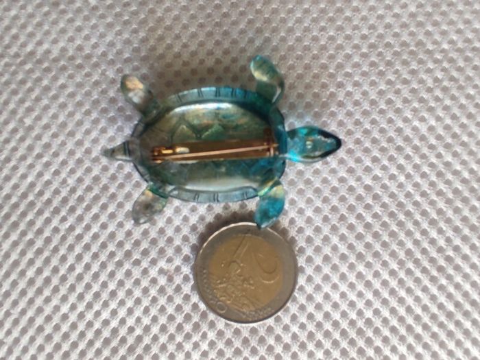 brooch