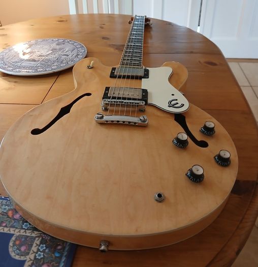 Epiphone Supernova. Natural, Nitro. Gibson Memphis pickups