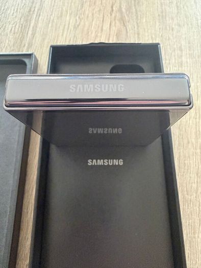 Samsung Galaxy Z Flip 5 256GB Dual SIM + eSIM | Mint Condition | Boxed