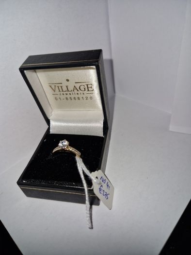 9ct yellow gold ring