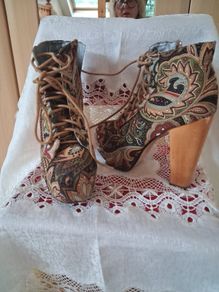 Truffle boots