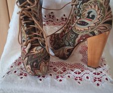 Truffle boots