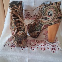 Truffle boots
