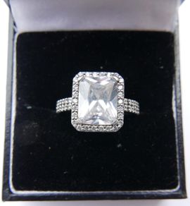 Vintage Sterling Silver 925 Timeless Elegance Halo CZ Ring size K - 5,52g