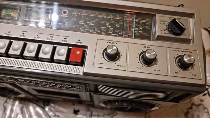 From 1977 Rare CROWN Studio Professionell GT, all function works good.