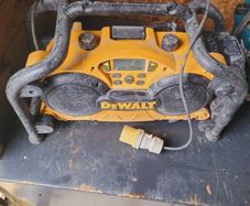 dewalt radio 18v/110v