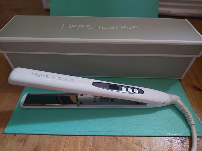 Professional Titanium Ionic Plate Professional Hair Straightener by Hersheson