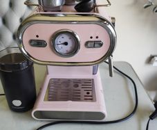 Pink coffee machine & coffee bean grinder