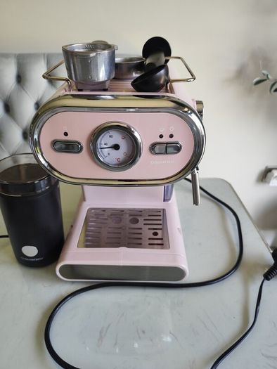 Pink coffee machine & coffee bean grinder
