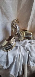 Karen Millen Gold Platform Court Shoes