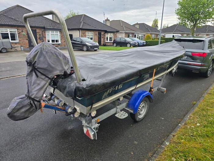 Boat "Lund 16ft Predator fishing boat with Livescope LVS32"