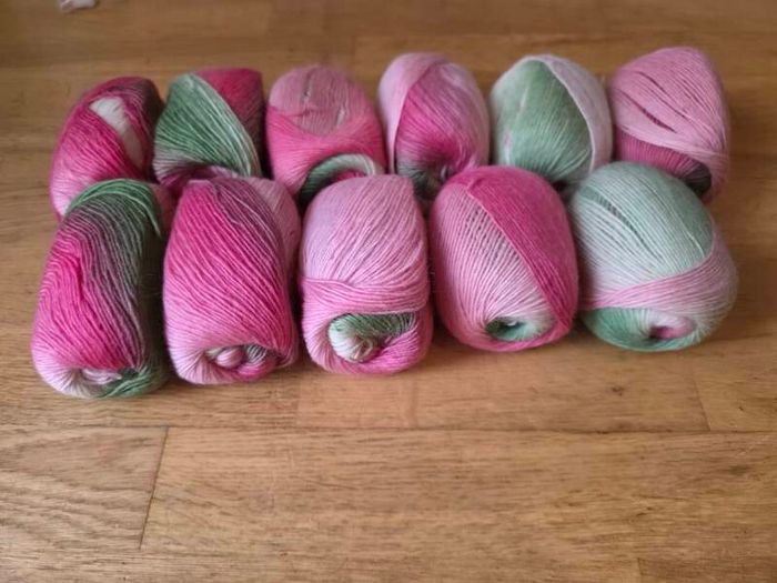 Ombre knitting wool