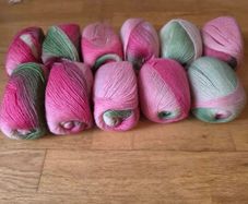Ombre knitting wool