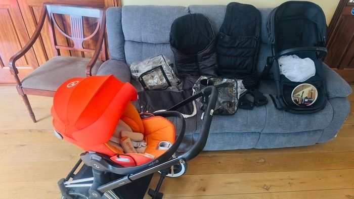 Cybex Priam Platinum with footmuff and car seat Cybex Cloud Q