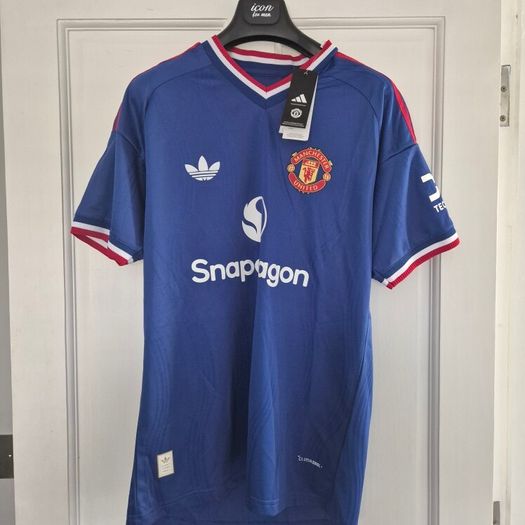 Man u jersey away 26/27