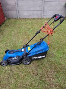 Electric lawnmower