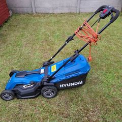 Electric lawnmower