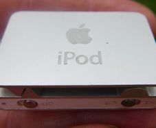 Apple iPod Shuffle 2nd Generation 1GB - Silver