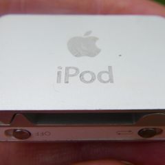Apple iPod Shuffle 2nd Generation 1GB - Silver