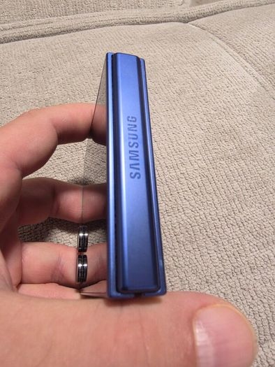 Samsung Galaxy Z Flip 7 512GB - Like New, 1 year old - 12 mth Samsung Waranty - Blue color