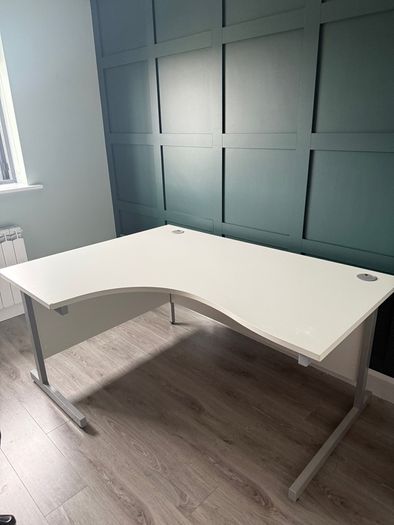 Free desk and whiteboard