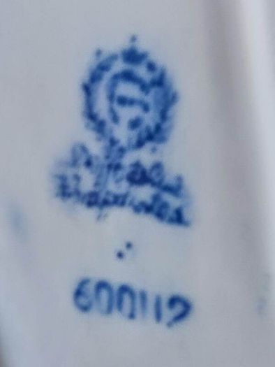 Delft Blue Hand Painted Figurine Holland Dutch Boy Girl Kissing Mini Stamped