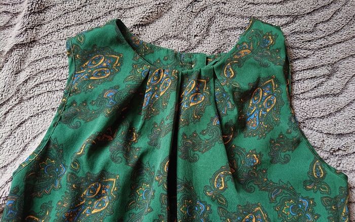 Sleeveless Top Size 8-12